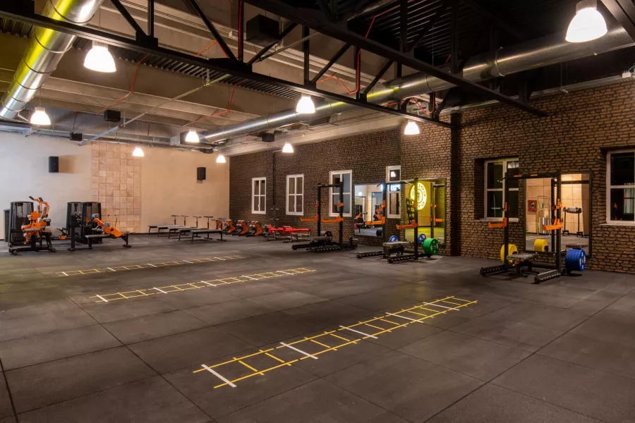 Фитнес-клуб Gold's Gym в Милане: Фитнес, Тренажеры , Легендарный зал, Современное оборудование , Групповые занятия , Индивидуальные тренировки , Тренеры , Качалка,