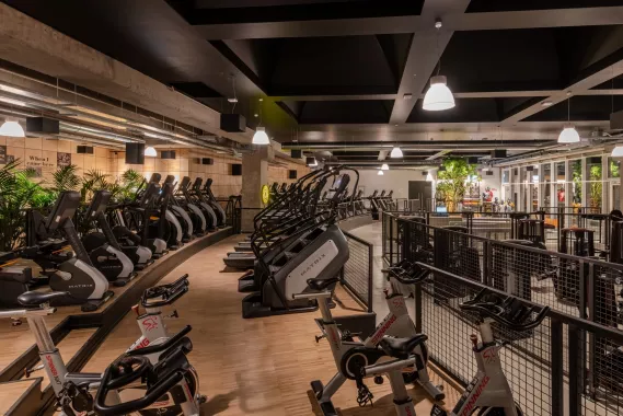 Фитнес-клуб "Gold's Gym"