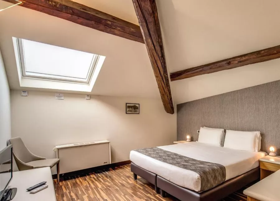 ОтельAlbergo Firenze в Комо: Испания , Отель, Чилим,