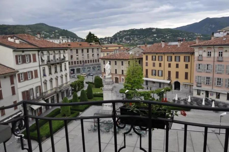 ОтельAlbergo Firenze в Комо: Испания , Отель, Чилим,