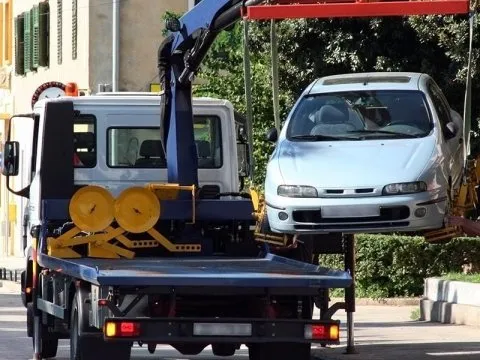 Автосервис Carrozzeria Rutilia в Милане: Починка машины , Помощь на дорогах , Покраска авто , Автосервис , Эвакуация , Обслуживание авто , Замена авто , Полировка ,
