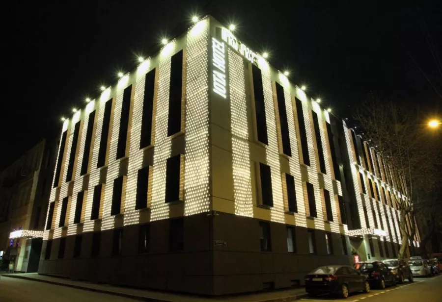 Отель IOTA Tbilisi (სასტუმრო იოტა თბილისი) в Тбилиси: Отель, Чилим, Четыре Звезды, Кондиционер, Мини-бар,