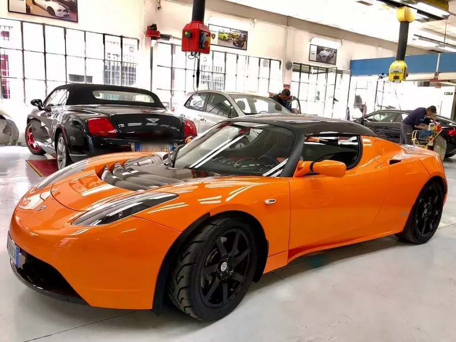 Автосервис Ticino Auto в Милане: Ремонт авто , Ресталлинг , Обслуживание Tesla, Покраска авто , Детали машин ,