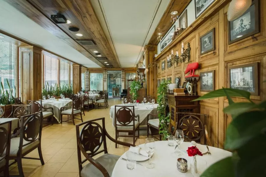 Бутик-отель Vinotel (სასტუმრო ვინოტელი) в Тбилиси: Чилим, Четыре Звезды, Винный Погреб, Отель, Библиотека,