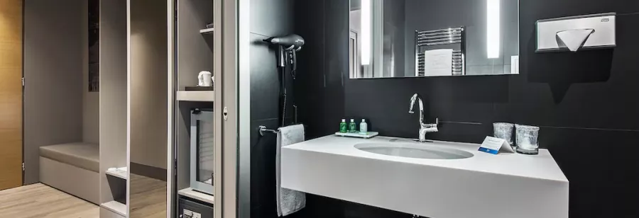 Отель Nh Milano Touring 4* в Милане: Тренажерный зал , Уютные номера, Дизайнерские номера , Конференц-залы , Отель, Ресторан,