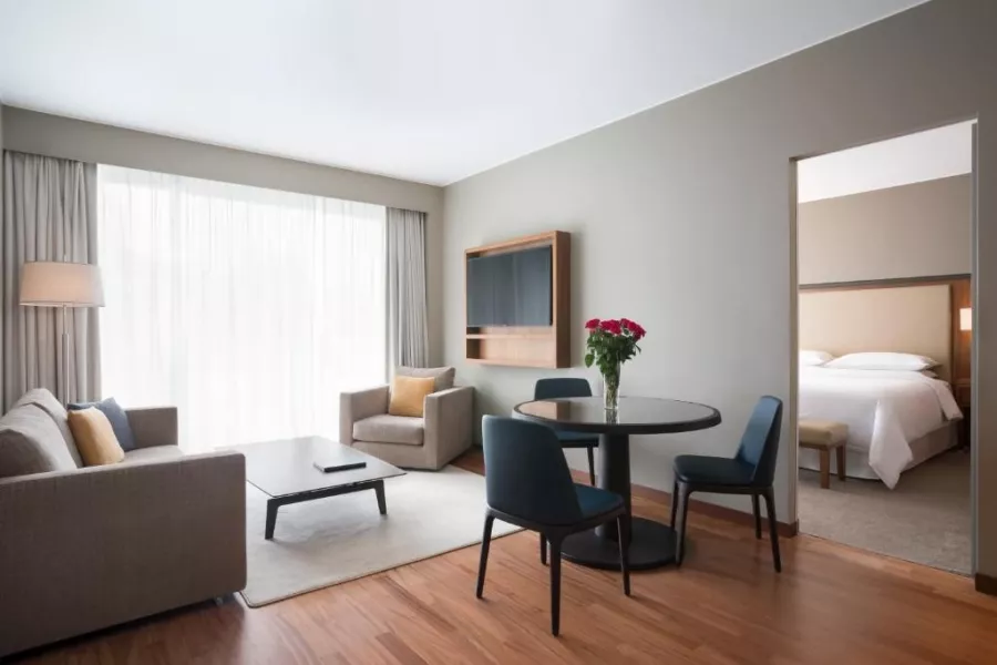 Отель Sheraton Lake Como в Комо: Гостиница, 4 Звездочная, Бассейн , Тренажерный зал , Чилим,