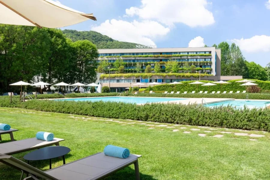 Отель Sheraton Lake Como в Комо: Гостиница, 4 Звездочная, Бассейн , Тренажерный зал , Чилим,
