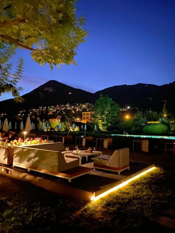 Отель Sheraton Lake Como в Комо: Гостиница, 4 Звездочная, Бассейн , Тренажерный зал , Чилим,