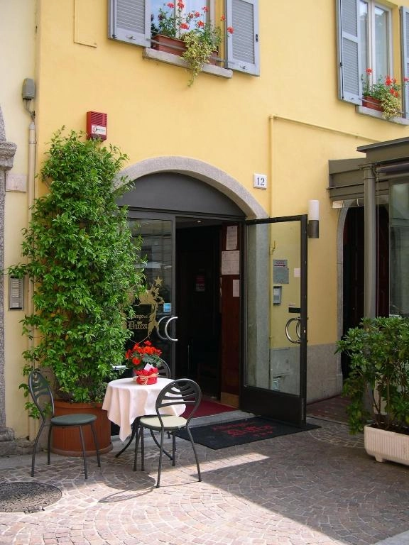 Отель Albergo del Duca в Комо: Гостиница , Ресторан,