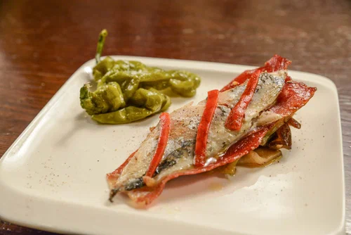 Паб, бар Il Tasca Milano в Милане: Паб , Бар , Испанская кухня , Европейская кухня , Коктейли, Музыкально,