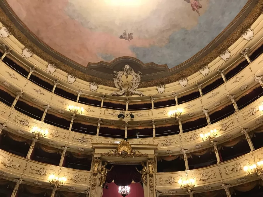 Оперный театр Teatro Sociale в Комо: Концертный зал , Оперный театр, Театр,