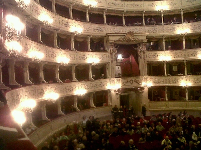 Оперный театр Teatro Sociale в Комо: Концертный зал , Оперный театр, Театр,