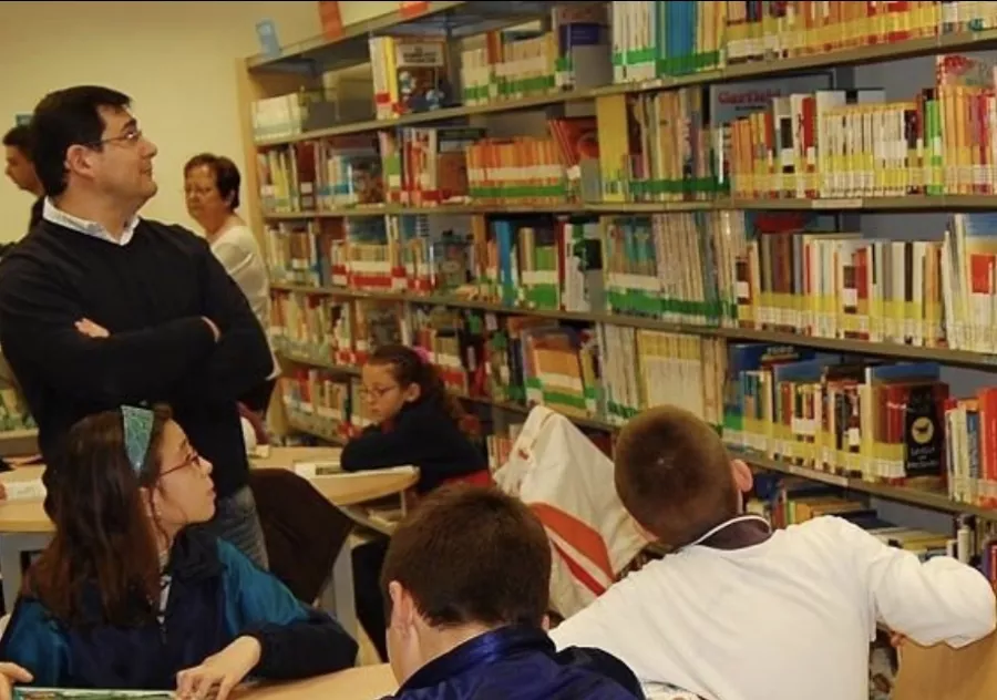 Библиотека Juan XXIIIЙ в Аликанте: Библиотека, Книги, Чтение, Хобби,
