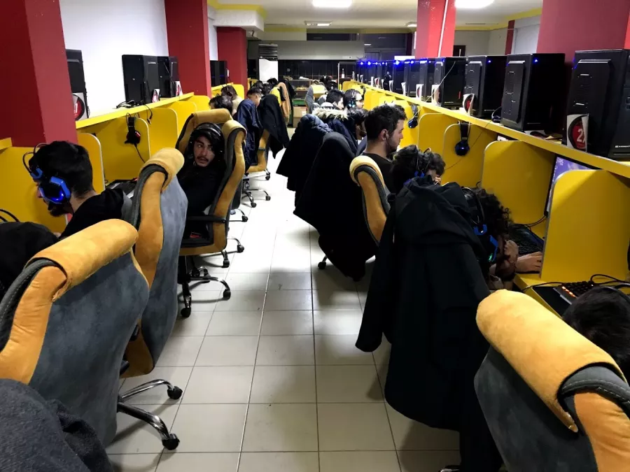 Компьютерный клуб METRO INTERNET в Анталии: Компьютерный клуб,