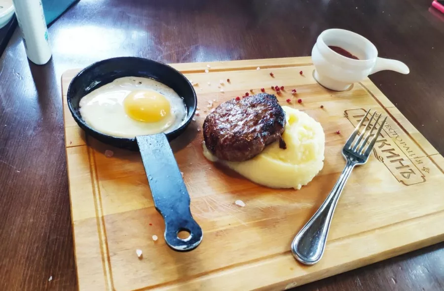 Ресторан Пяткин в Нижнем Новгороде: русская кухня, вкусно, европейская кухня, семейный ужин, нижний новгород, Детское меню, VIP - зал, развлекательная программа, Живая музыка,