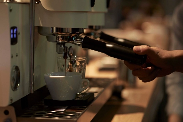 Кофейня - Switch Coffee Tokyo K5 в Токио: Кофейня, Ресторан,