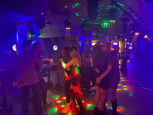 Ночной клуб "Kamyon Disco Night Club"