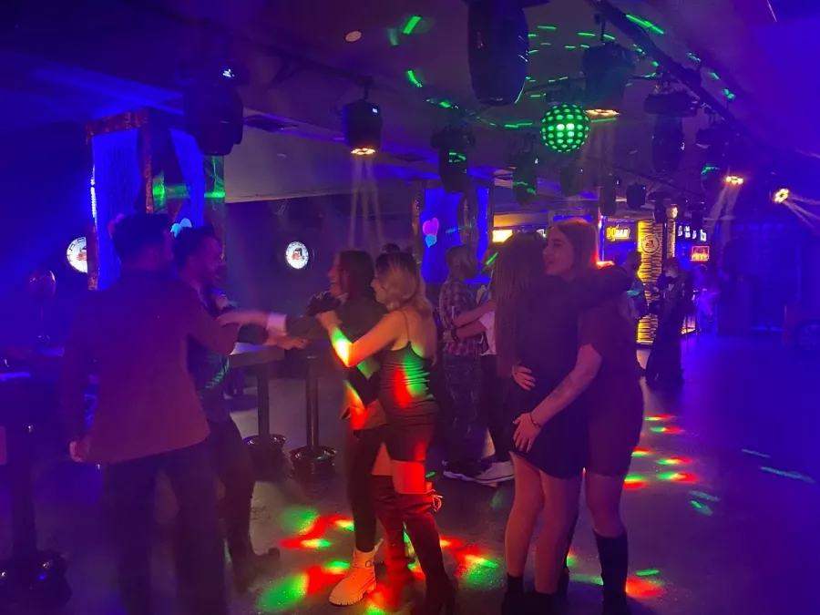 Ночной клуб Kamyon Disco Night Club в Анталии: Дискотека, Клуб, Ночной клуб, Танцы,