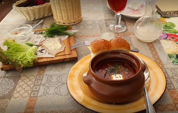 Ресторан Весёлая Кума в Нижнем Новгороде: украинская кухня, нижний новгород, борщ, вкусно, хата, сало, самогон, вареники, Еда навынос, Доставка,