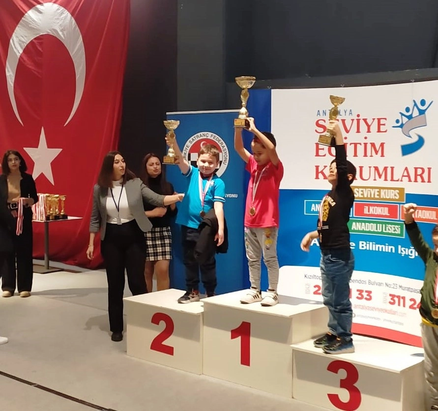 Шахматный клуб Büyük Ustalar Satranç Kulübü Antalya Satranç Merkezi в Анталии: Шахматный клуб, Шахматы, Шахматная школа, Для детей,