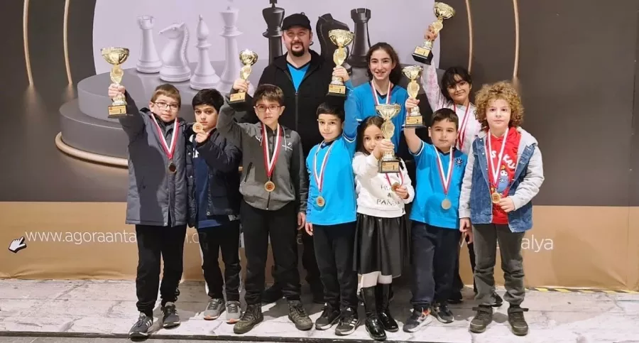 Шахматный клуб Büyük Ustalar Satranç Kulübü Antalya Satranç Merkezi в Анталии: Шахматный клуб, Шахматы, Шахматная школа, Для детей,