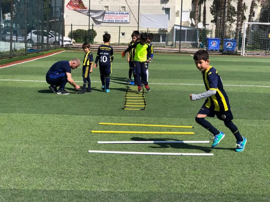 Спортивная школа Fenerbahçe Futbol Okulu Muratpaşa в Анталии: Спортивная школа, Футбол, Развиваться, Для детей,