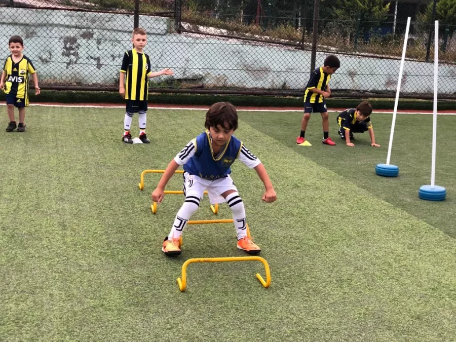Спортивная школа Fenerbahçe Futbol Okulu Muratpaşa в Анталии: Спортивная школа, Футбол, Развиваться, Для детей,