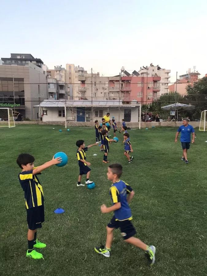 Спортивная школа Fenerbahçe Futbol Okulu Muratpaşa в Анталии: Спортивная школа, Футбол, Развиваться, Для детей,