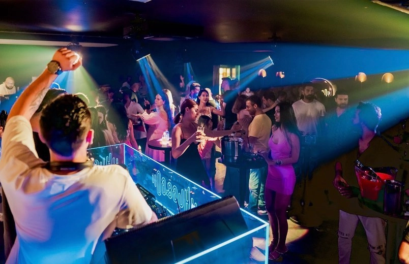 Ночной клуб Hug&Go Club в Анталии: Дискотека, Клуб, Напитки, Танцы, Ночной клуб,