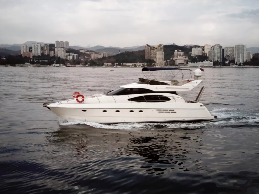 Аренда Яхты Azimut 52 в Сочи: Яхта, Аренда Яхты, Прогулка на Яхте, Морской круиз, Яхта на 10 пассажиров,