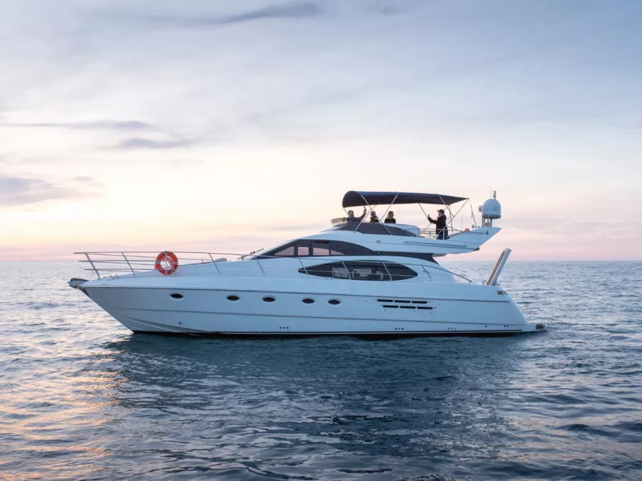 Аренда Яхты Azimut 52 в Сочи: Яхта, Аренда Яхты, Прогулка на Яхте, Морской круиз, Яхта на 10 пассажиров,