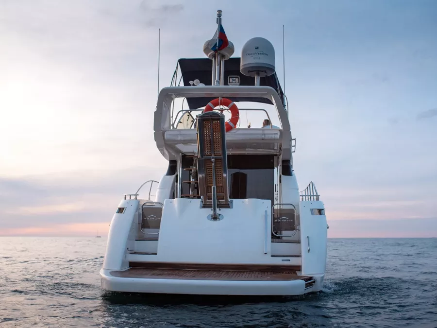 Аренда Яхты Azimut 52 в Сочи: Яхта, Аренда Яхты, Прогулка на Яхте, Морской круиз, Яхта на 10 пассажиров,