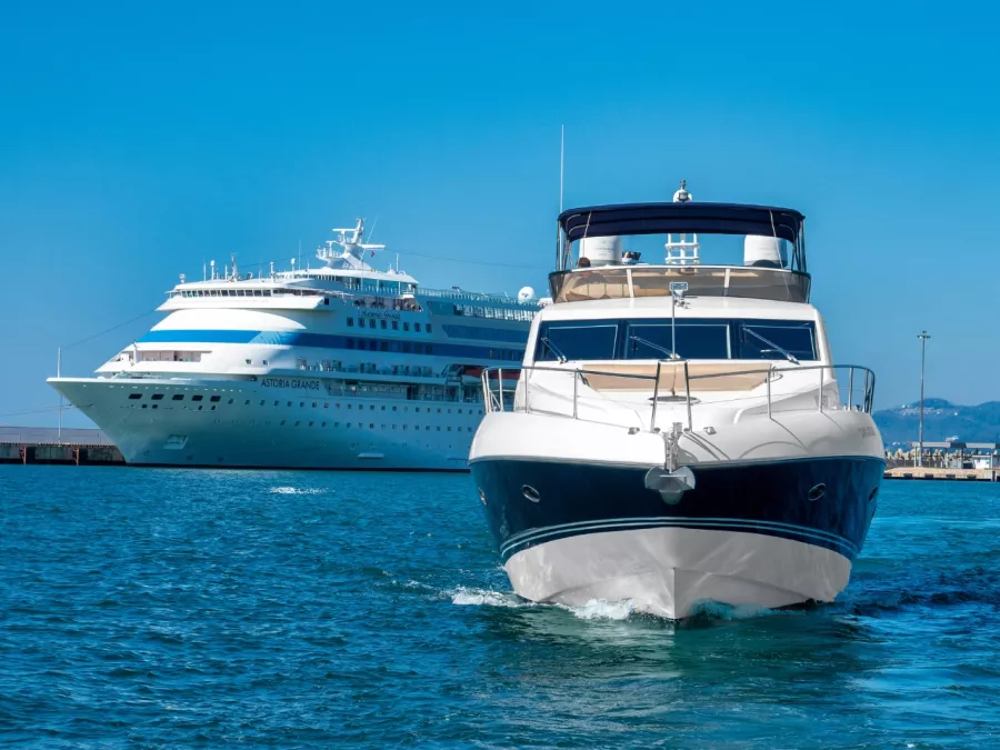 Аренда Яхты Sunseeker 66 Manhattan в Сочи: Аренда Яхты, Прогулки на Яхте, Свадьба на Яхте, Корпоратив, Рыбалка на Яхте, Яхта для фотосессии,