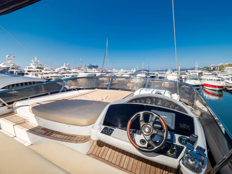 Аренда Яхты Sunseeker 66 Manhattan в Сочи: Аренда Яхты, Прогулки на Яхте, Свадьба на Яхте, Корпоратив, Рыбалка на Яхте, Яхта для фотосессии,