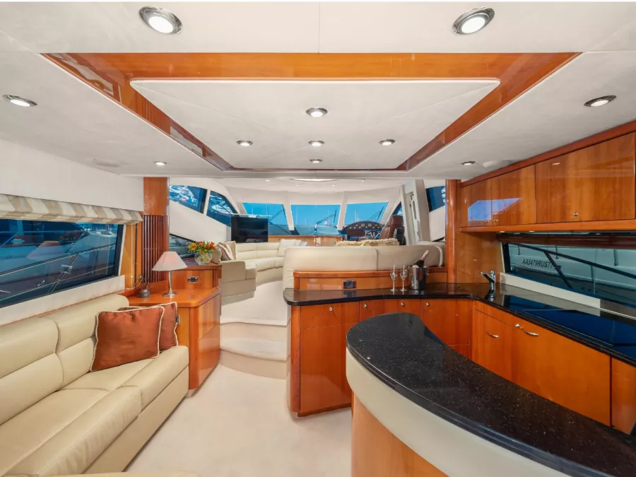 Аренда Яхты Sunseeker 66 Manhattan в Сочи: Аренда Яхты, Прогулки на Яхте, Свадьба на Яхте, Корпоратив, Рыбалка на Яхте, Яхта для фотосессии,