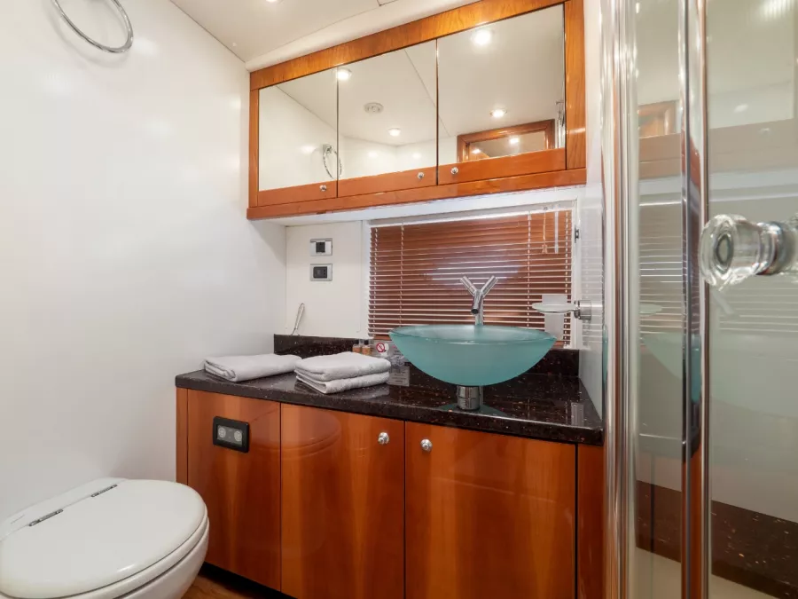 Аренда Яхты Sunseeker 66 Manhattan в Сочи: Аренда Яхты, Прогулки на Яхте, Свадьба на Яхте, Корпоратив, Рыбалка на Яхте, Яхта для фотосессии,