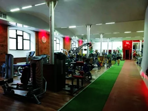 Спортивный клуб "Evolve Gym".