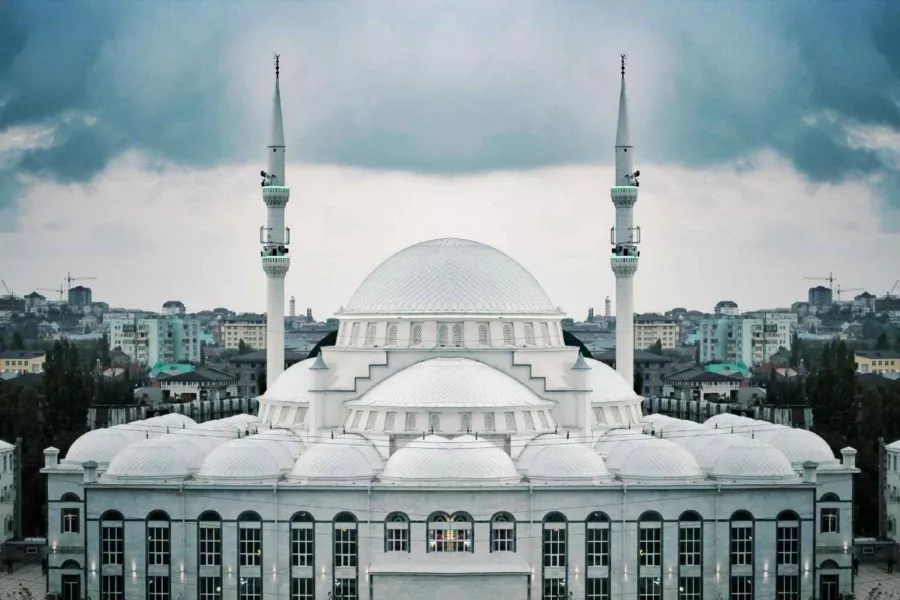 Центральная Джума-мечеть в Махачкале: Горы,