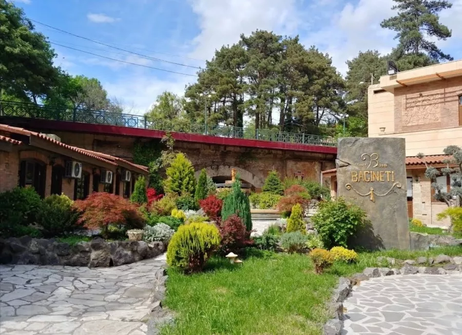 Ресторан Bagineti Bar and Grill (ბაგინეთის ბარი და გრილის რესტორანი) в Тбилиси: Грузинская кухня, Ресторан, Еда,
