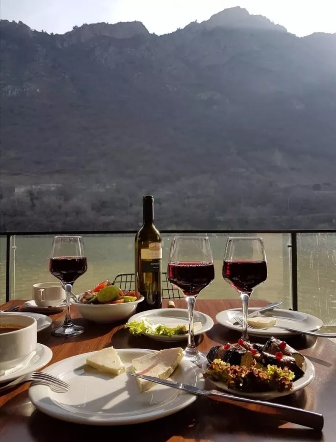 Ресторан Bagineti Bar and Grill (ბაგინეთის ბარი და გრილის რესტორანი) в Тбилиси: Грузинская кухня, Вкусная Еда, Ресторан, Чилим,