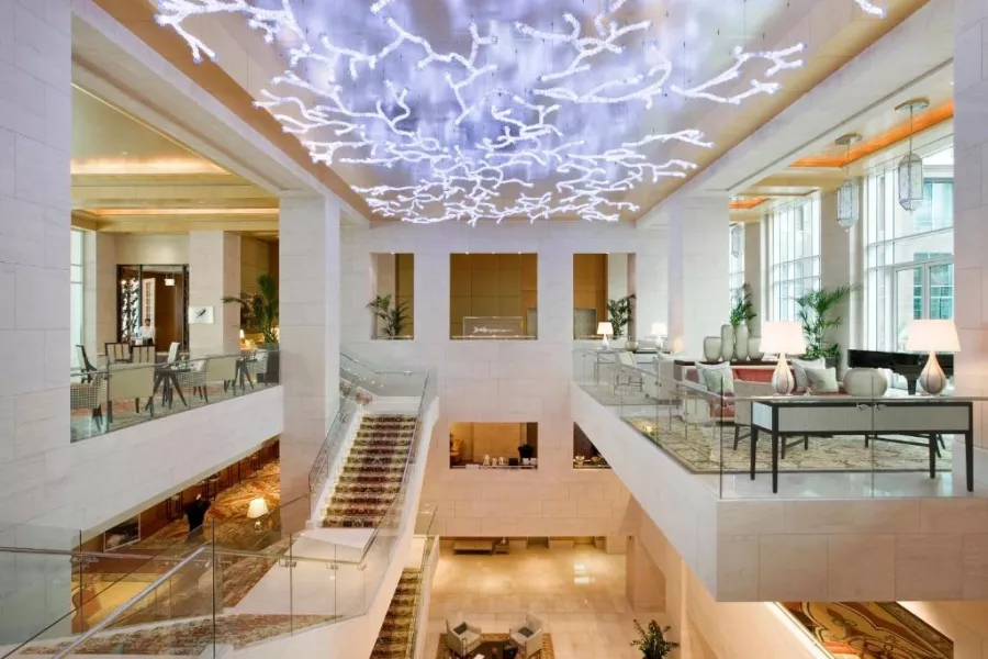 Отель The Ritz-Carlton Executive Residences 5* в Дубаи: Отель, Номера, Бассейн, СПА-центр, Фитнес-центр, Конференц-залы, Бизнес-центр, Рестораны, Шведский стол,
