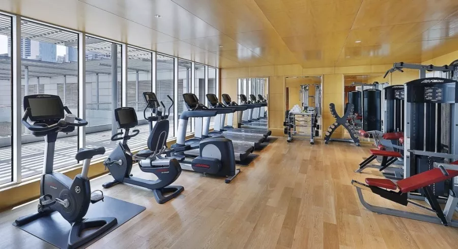 Отель The Ritz-Carlton Executive Residences 5* в Дубаи: Отель, Номера, Бассейн, СПА-центр, Фитнес-центр, Конференц-залы, Бизнес-центр, Рестораны, Шведский стол,