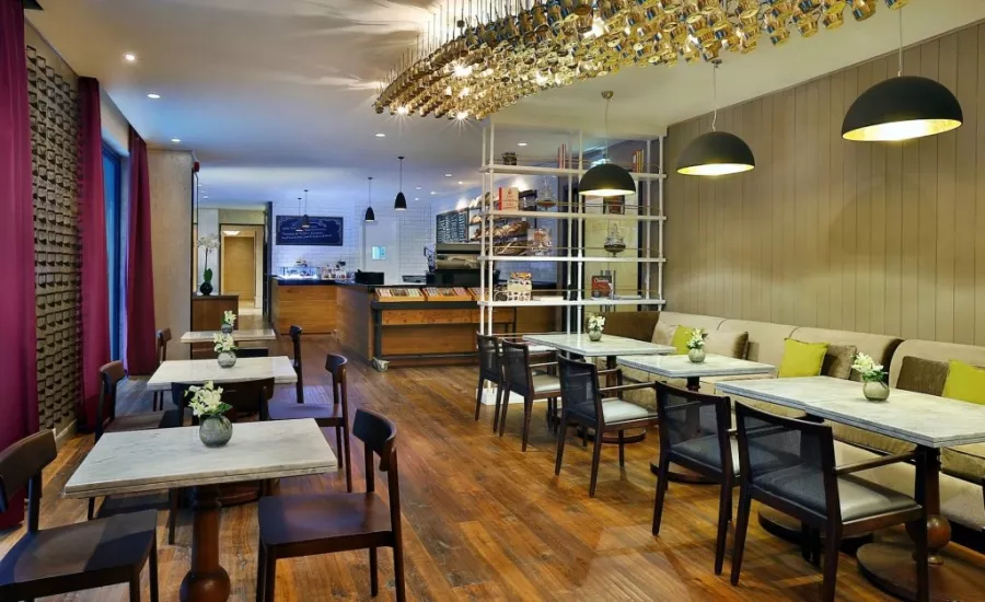 Отель The Ritz-Carlton Executive Residences 5* в Дубаи: Отель, Номера, Бассейн, СПА-центр, Фитнес-центр, Конференц-залы, Бизнес-центр, Рестораны, Шведский стол,