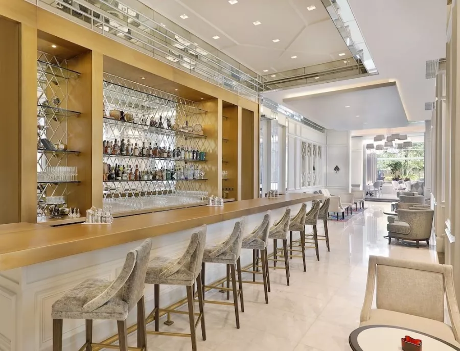 Отель The Ritz-Carlton Executive Residences 5* в Дубаи: Отель, Номера, Бассейн, СПА-центр, Фитнес-центр, Конференц-залы, Бизнес-центр, Рестораны, Шведский стол,