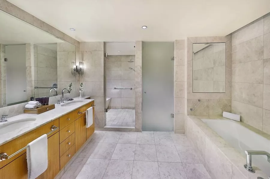 Отель The Ritz-Carlton Executive Residences 5* в Дубаи: Отель, Номера, Бассейн, СПА-центр, Фитнес-центр, Конференц-залы, Бизнес-центр, Рестораны, Шведский стол,