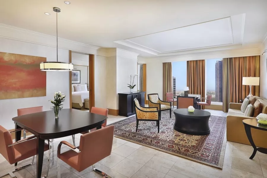 Отель The Ritz-Carlton Executive Residences 5* в Дубаи: Отель, Номера, Бассейн, СПА-центр, Фитнес-центр, Конференц-залы, Бизнес-центр, Рестораны, Шведский стол,