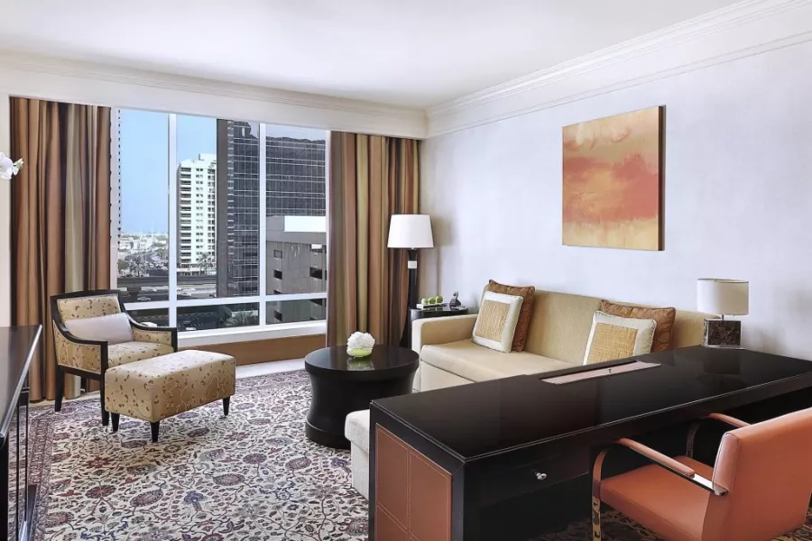 Отель The Ritz-Carlton Executive Residences 5* в Дубаи: Отель, Номера, Бассейн, СПА-центр, Фитнес-центр, Конференц-залы, Бизнес-центр, Рестораны, Шведский стол,