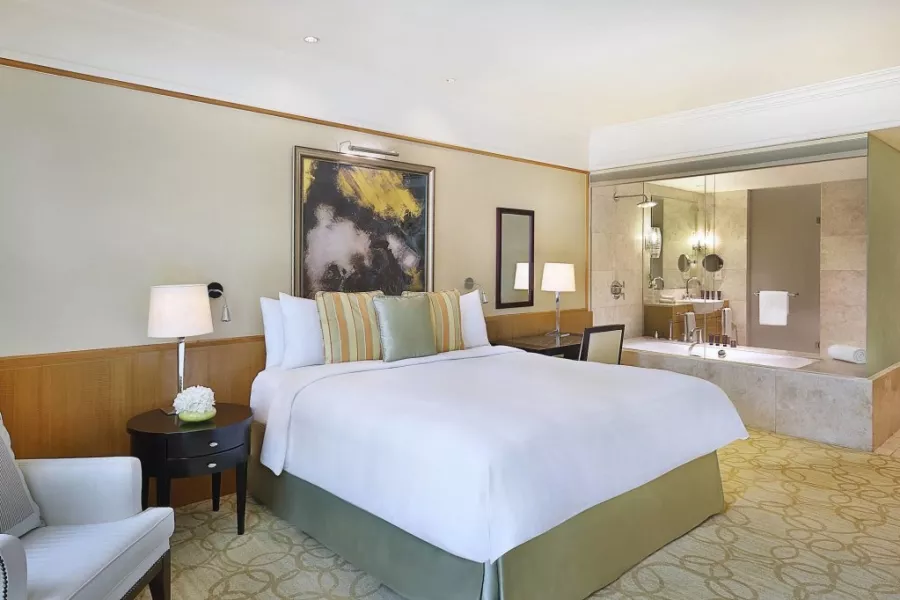 Отель The Ritz-Carlton Executive Residences 5* в Дубаи: Отель, Номера, Бассейн, СПА-центр, Фитнес-центр, Конференц-залы, Бизнес-центр, Рестораны, Шведский стол,