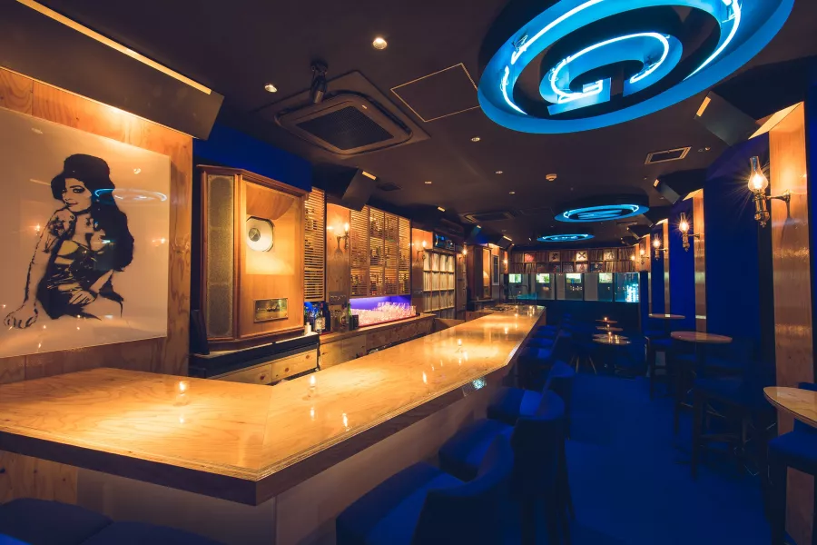 Ginza Music Bar в Токио: Бар, Паб, Музыкально, Инструменты,
