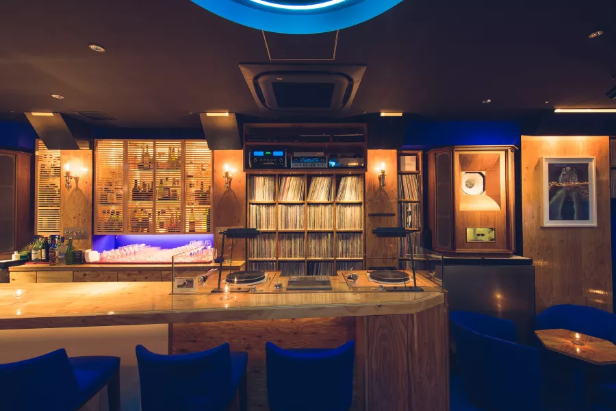 Ginza Music Bar в Токио: Бар, Паб, Музыкально, Инструменты,